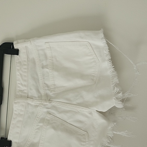 We the Free Distressed Mini jeans shorts in white Size 27 - Picture 9 of 10